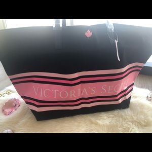 NWT BNIB Victoria’s Secret Beach Tote Bag with Easy Clean plastic lining